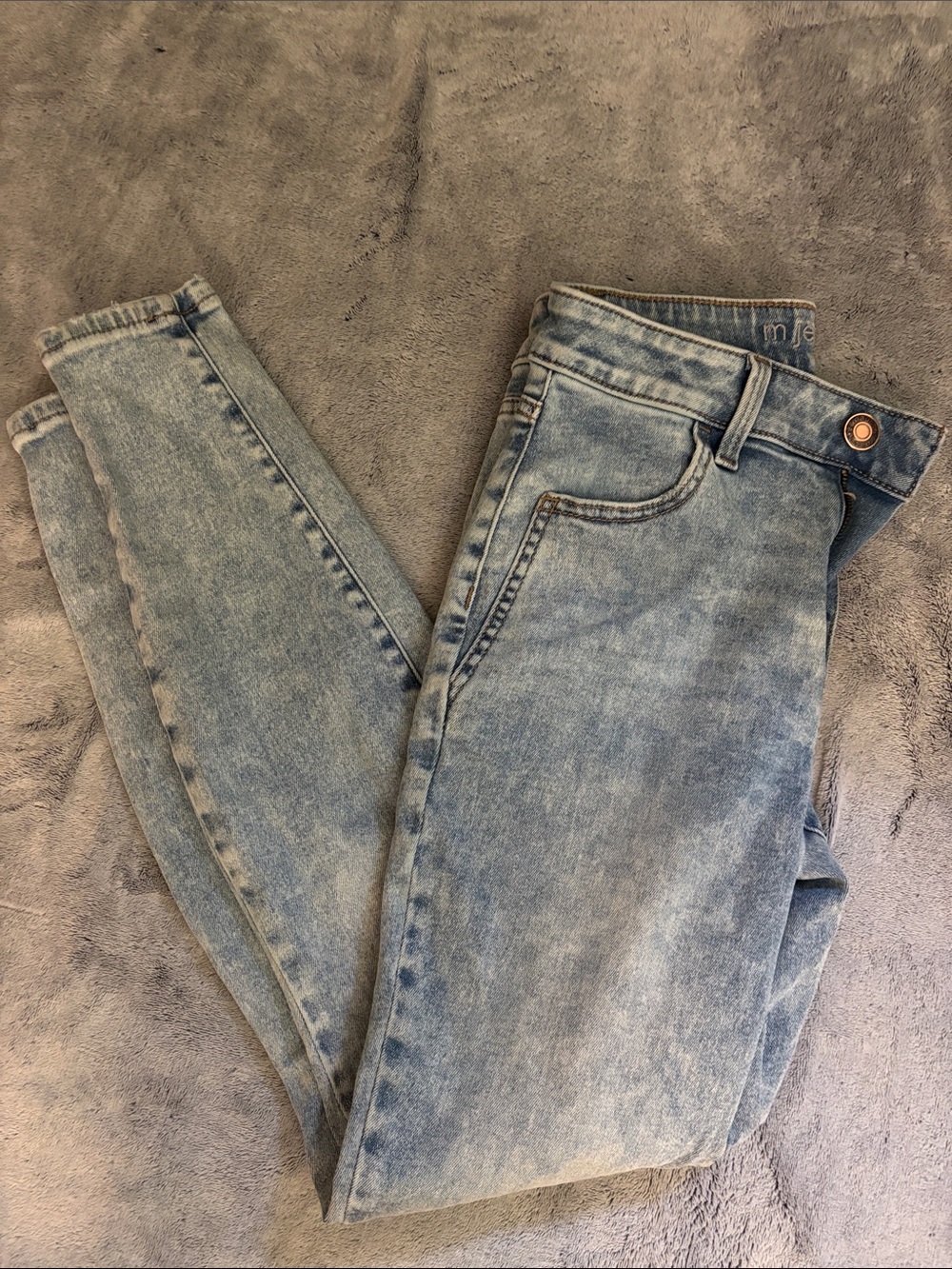 Classic Light Wash Skinny Jeans - High-Rise Slim Fit
